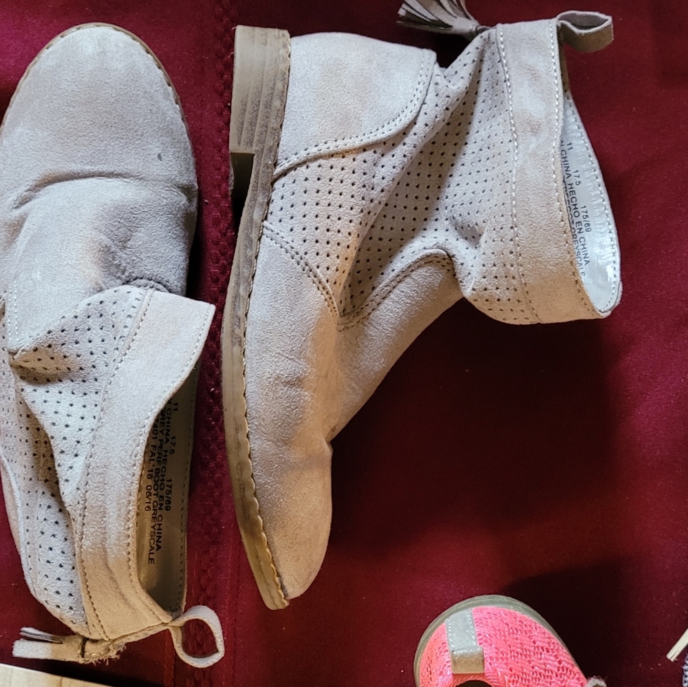 Girls boots size 11
